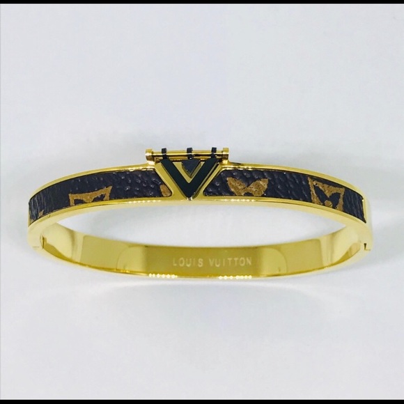 Jewelry - ⭐️Fashion Bracelet⭐️
